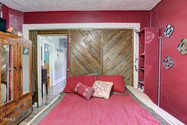 340 North Mohawk Drive, Erwin, TN 37650
