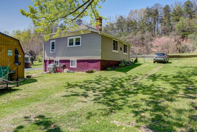 340 North Mohawk Drive, Erwin, TN 37650