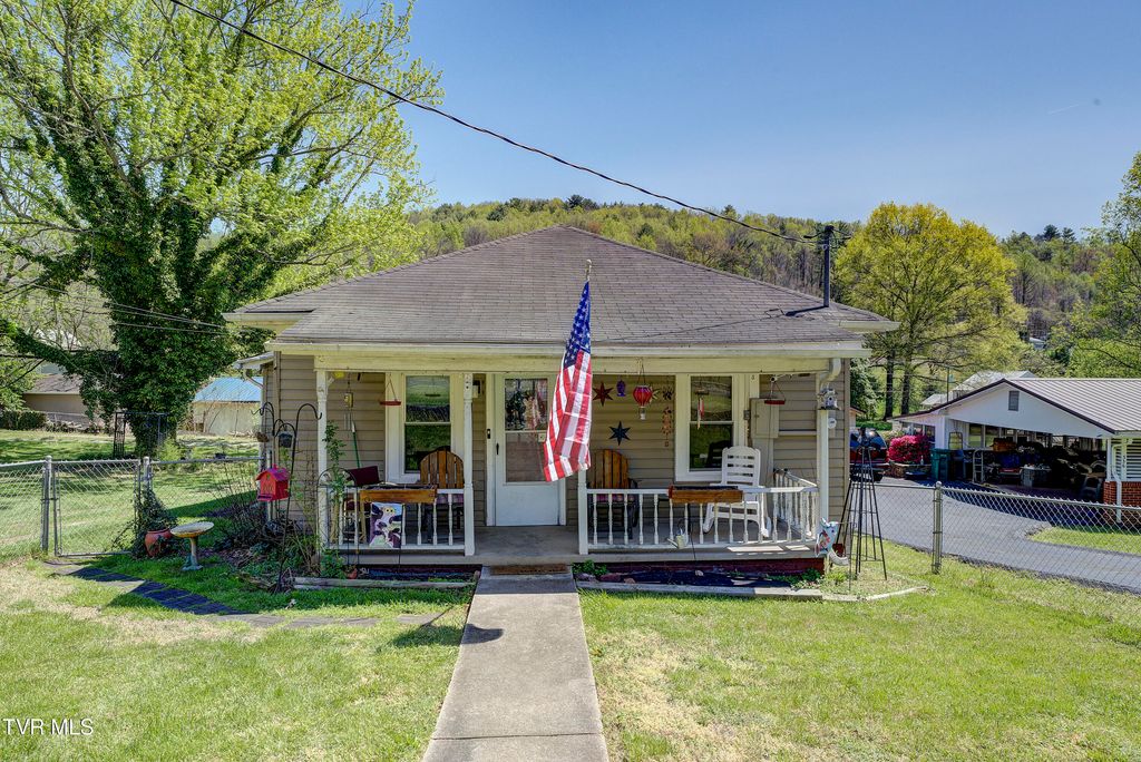 340 North Mohawk Drive, Erwin, TN 37650