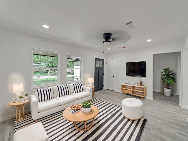 806 Ivywood Drive, Dallas, TX 75232