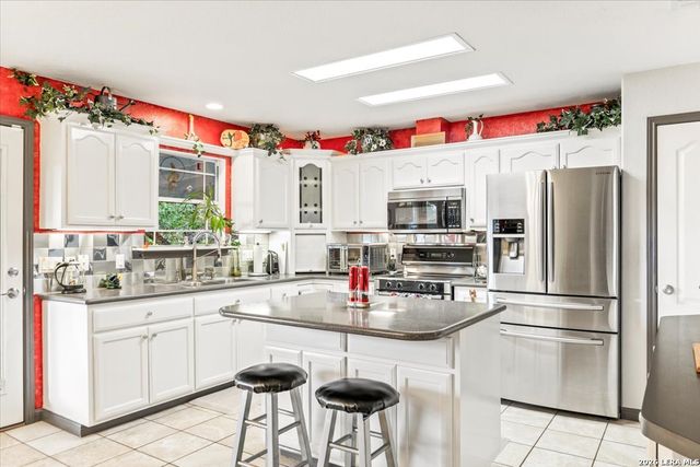95 Nine Patch, Poteet, TX 78065