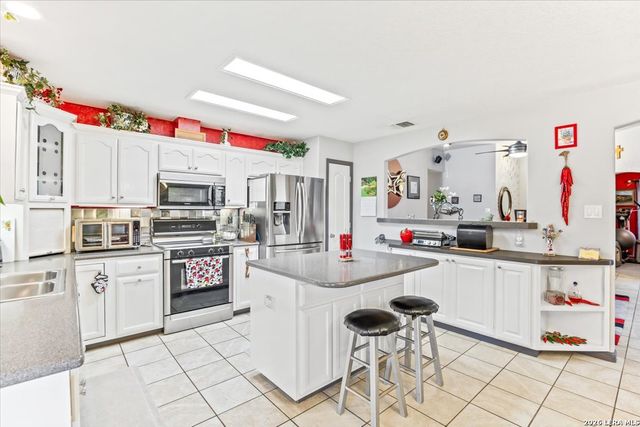95 Nine Patch, Poteet, TX 78065