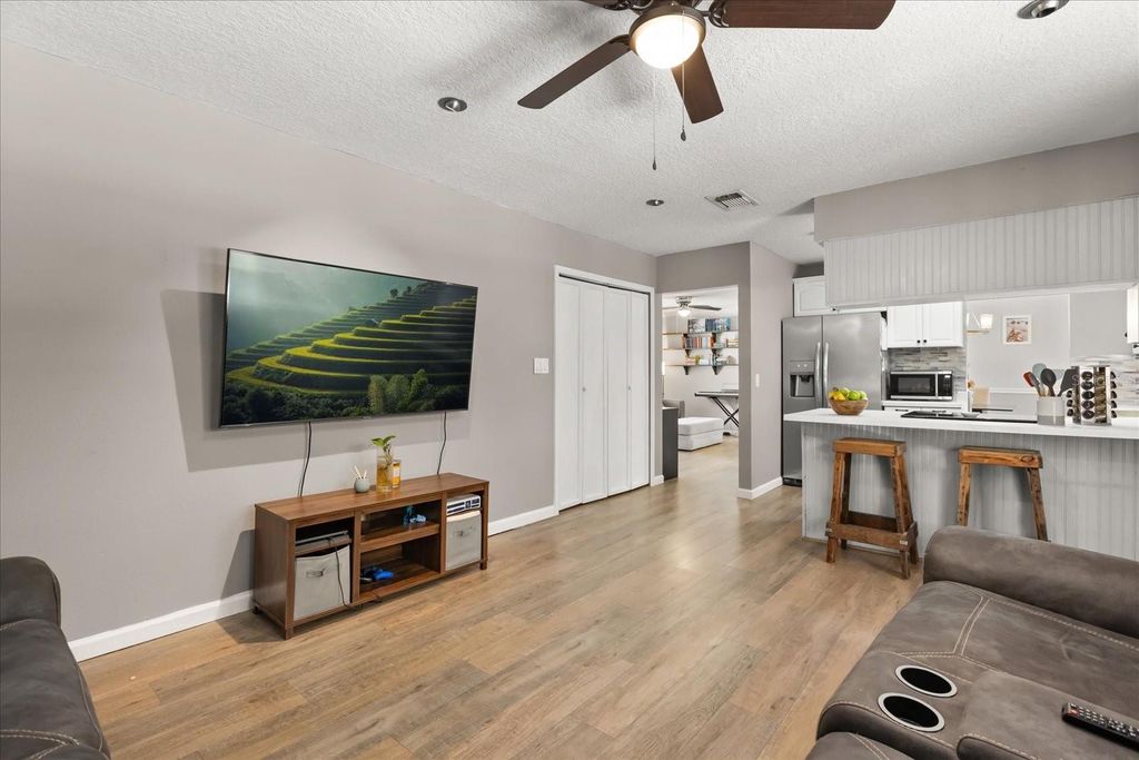 Image 6 of property listing at 1360 WESTDALE AVENUE, Winter Park, FL 32792