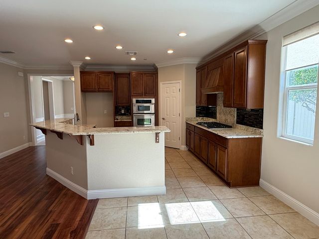 2443 Plumcreek Ln, Manteca, CA 95336