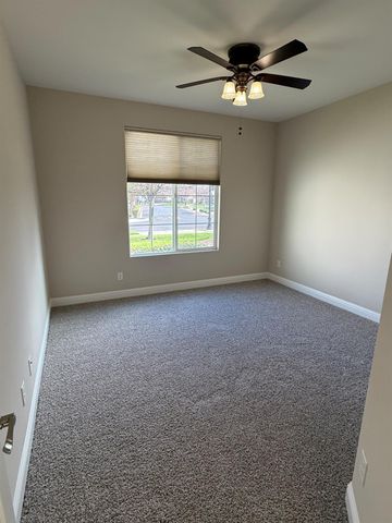 2443 Plumcreek Ln, Manteca, CA 95336