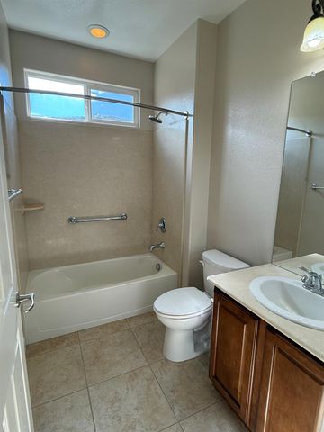 2443 Plumcreek Ln, Manteca, CA 95336