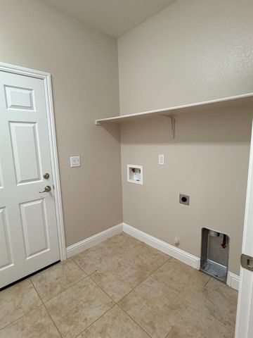 2443 Plumcreek Ln, Manteca, CA 95336