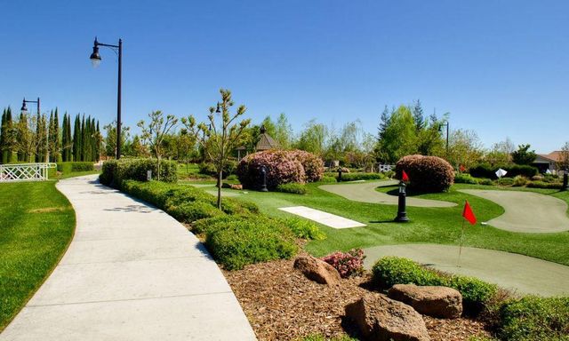 2443 Plumcreek Ln, Manteca, CA 95336