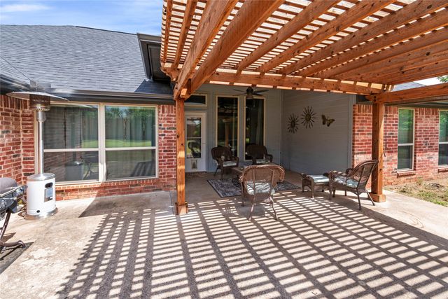 903 Winding Road, Granbury, TX 76049