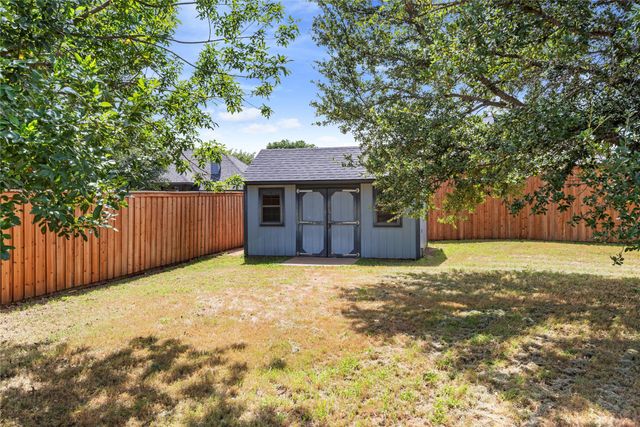 903 Winding Road, Granbury, TX 76049