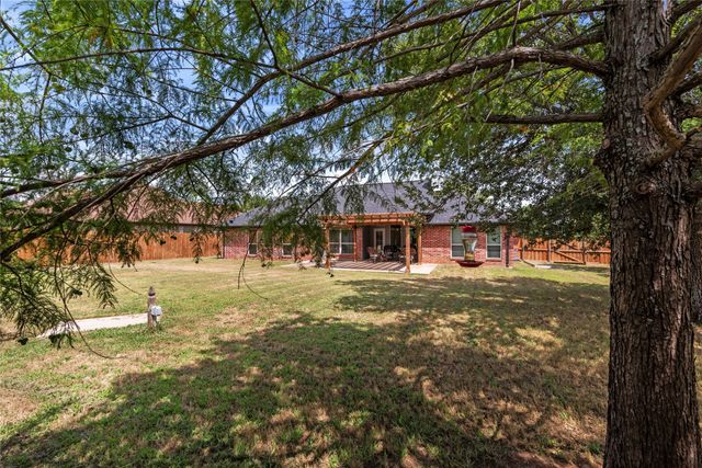 903 Winding Road, Granbury, TX 76049