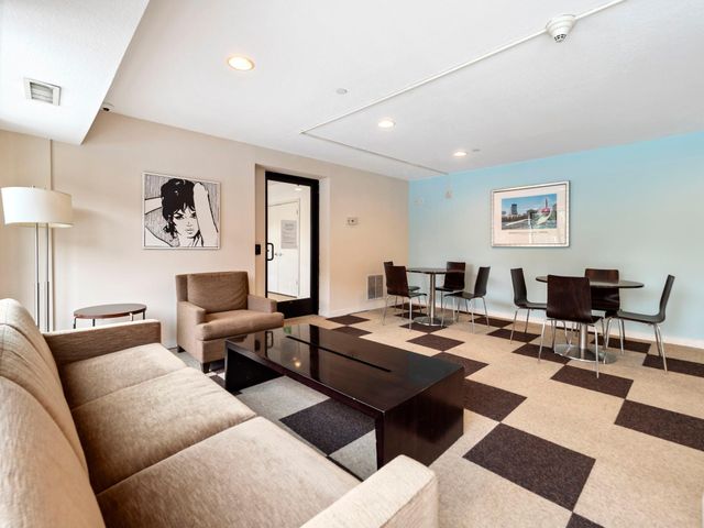 48 Groveland Terrace B103, Minneapolis, MN 55403