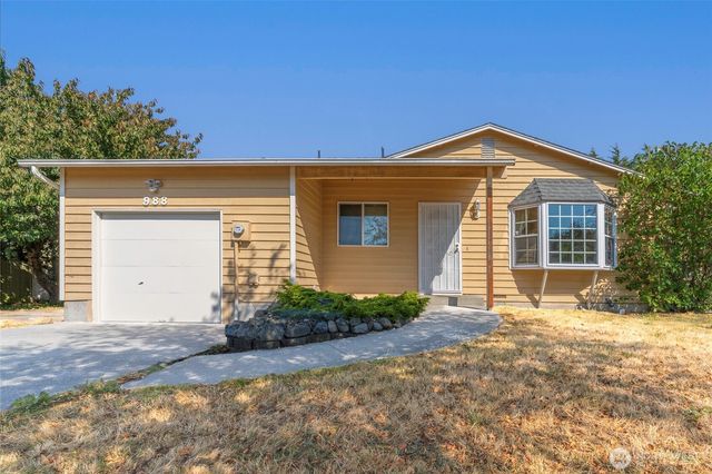 988 Ridgeway Drive, Oak Harbor, WA 98277