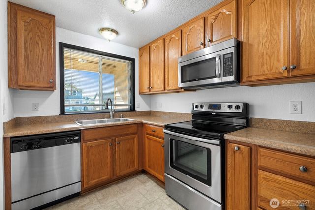 988 Ridgeway Drive, Oak Harbor, WA 98277