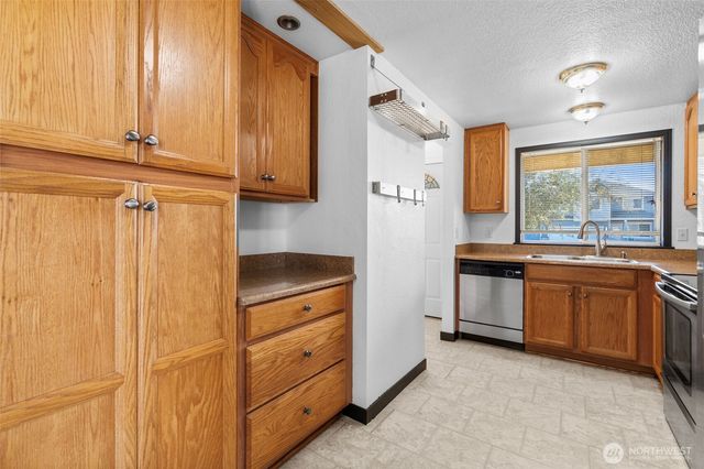988 Ridgeway Drive, Oak Harbor, WA 98277