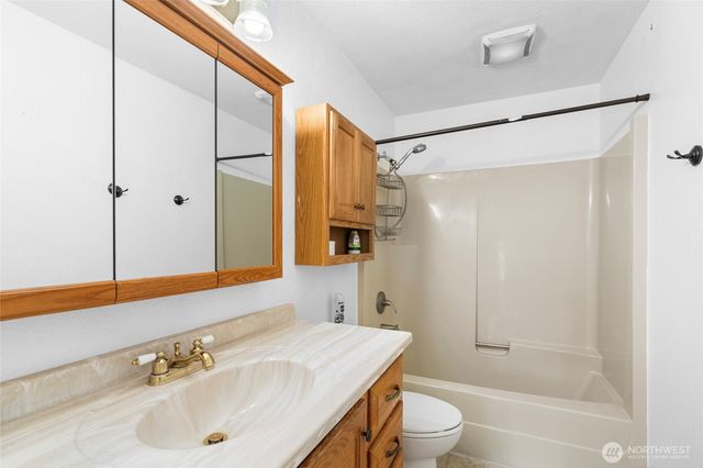 988 Ridgeway Drive, Oak Harbor, WA 98277