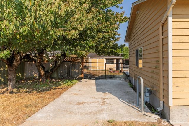 988 Ridgeway Drive, Oak Harbor, WA 98277