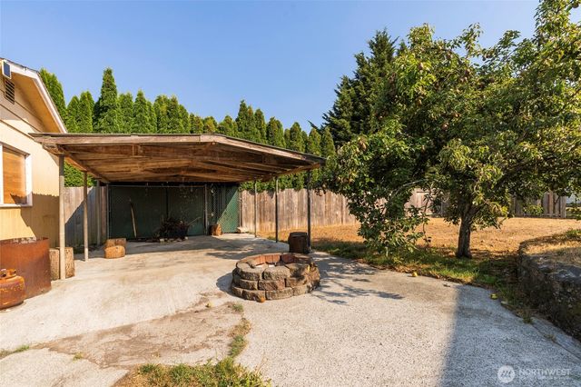988 Ridgeway Drive, Oak Harbor, WA 98277