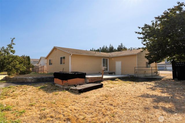 988 Ridgeway Drive, Oak Harbor, WA 98277