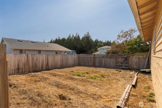 988 Ridgeway Drive, Oak Harbor, WA 98277
