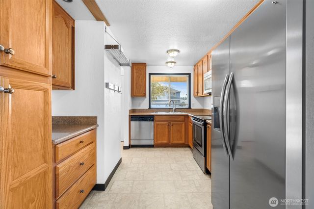 988 Ridgeway Drive, Oak Harbor, WA 98277