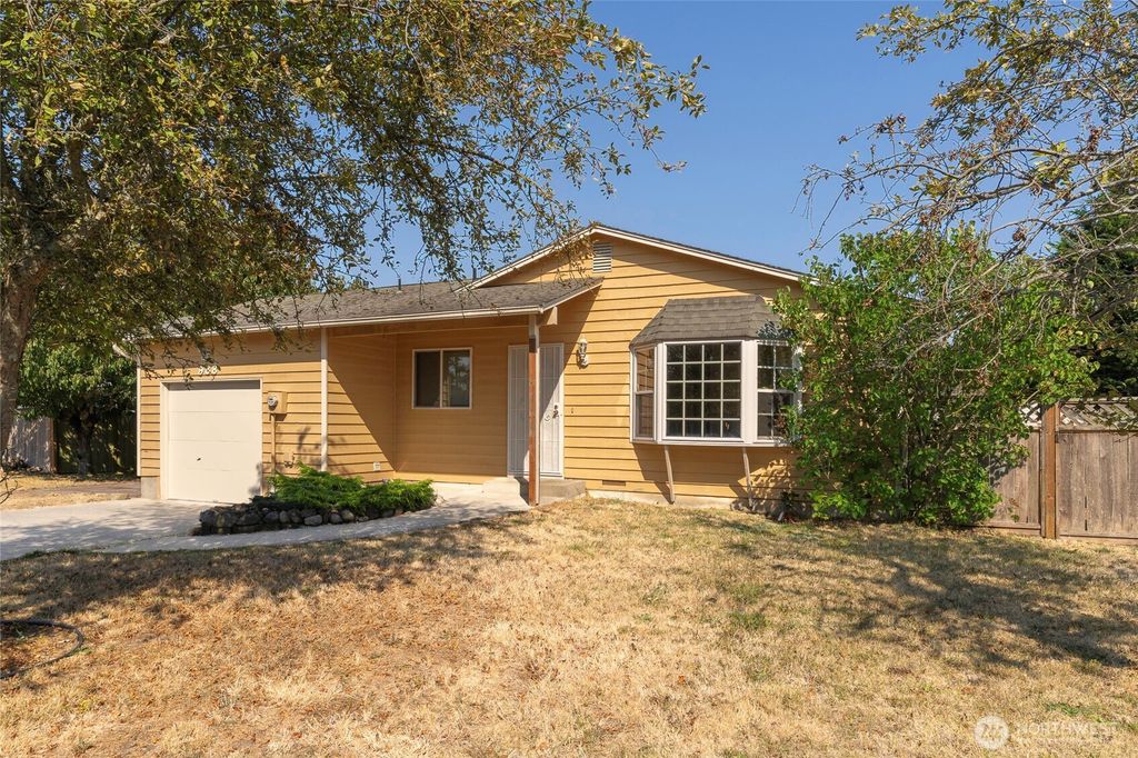 988 Ridgeway Drive, Oak Harbor, WA 98277
