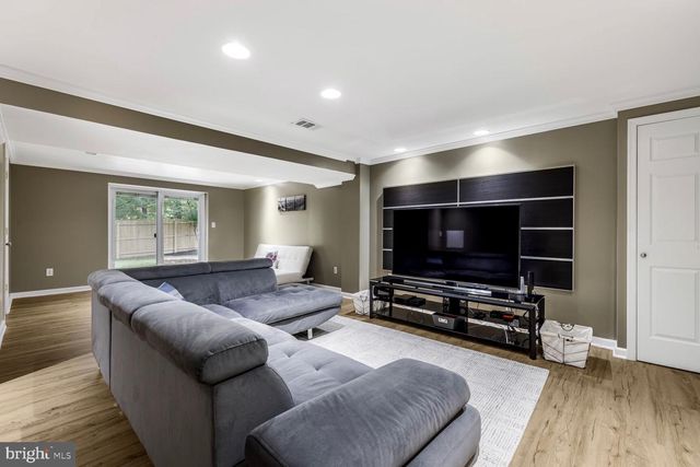 1128 HALESWORTH DR, Rockville, MD 20854