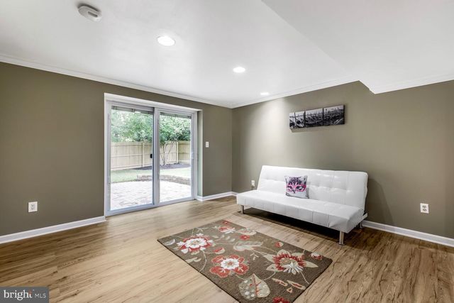 1128 HALESWORTH DR, Rockville, MD 20854