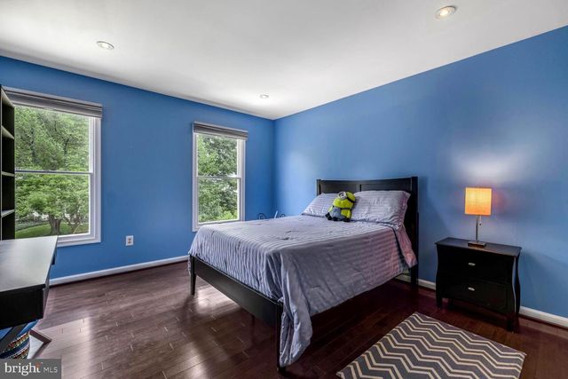 1128 HALESWORTH DR, Rockville, MD 20854