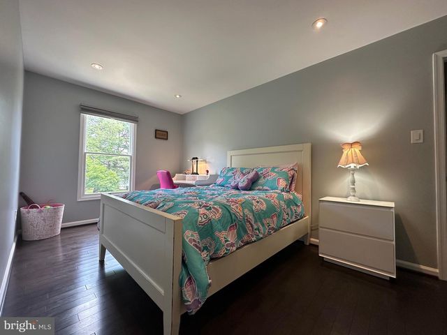 1128 HALESWORTH DR, Rockville, MD 20854