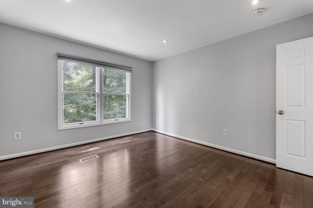 1128 HALESWORTH DR, Rockville, MD 20854