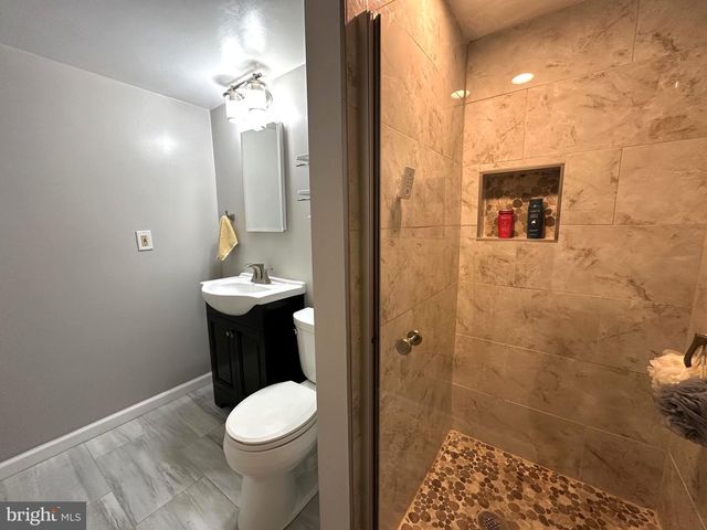 1128 HALESWORTH DR, Rockville, MD 20854
