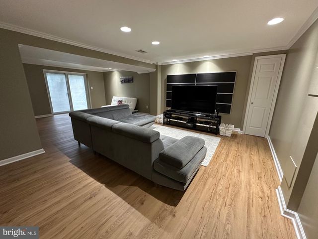 1128 HALESWORTH DR, Rockville, MD 20854