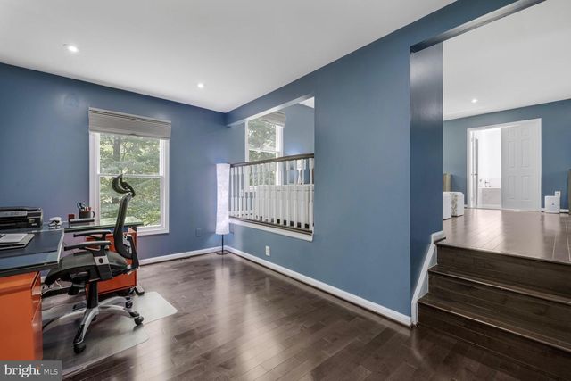 1128 HALESWORTH DR, Rockville, MD 20854