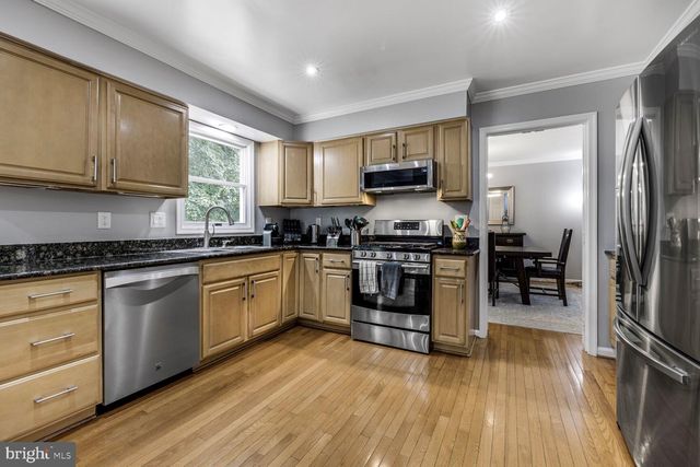 1128 HALESWORTH DR, Rockville, MD 20854
