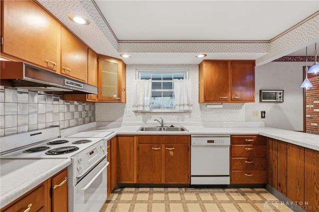 1379 Honeysuckle Drive, Fairborn, OH 45324