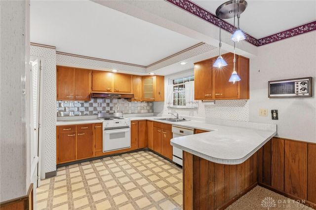 1379 Honeysuckle Drive, Fairborn, OH 45324