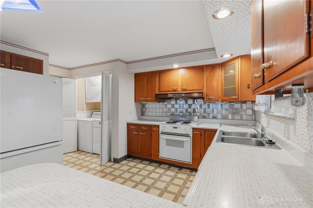 1379 Honeysuckle Drive, Fairborn, OH 45324