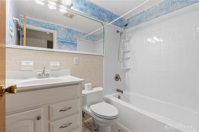 1379 Honeysuckle Drive, Fairborn, OH 45324