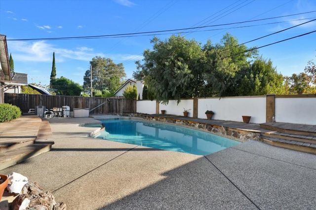 1058 Fleetwood Drive, San Jose, CA 95120