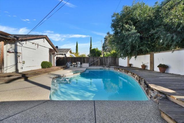 1058 Fleetwood Drive, San Jose, CA 95120
