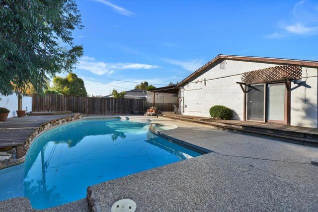1058 Fleetwood Drive, San Jose, CA 95120