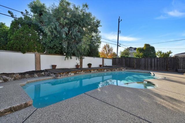 1058 Fleetwood Drive, San Jose, CA 95120