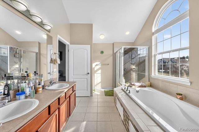 3196 Waldon Ridge Drive, Orion Twp, MI 48359