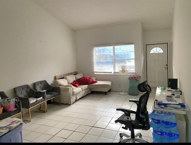 7323 W SUNRISE Boulevard 7323, Plantation, FL 33313