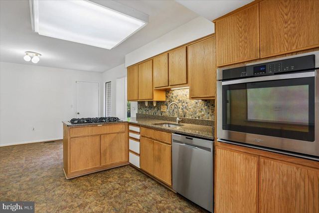 10719 GLOXINIA DR, Rockville, MD 20852