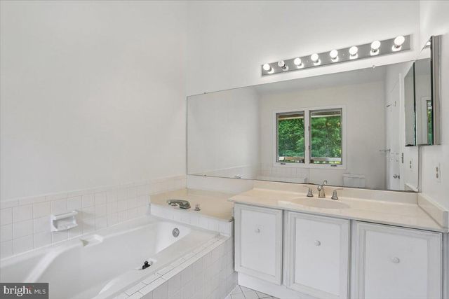 10719 GLOXINIA DR, Rockville, MD 20852