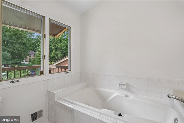 10719 GLOXINIA DR, Rockville, MD 20852