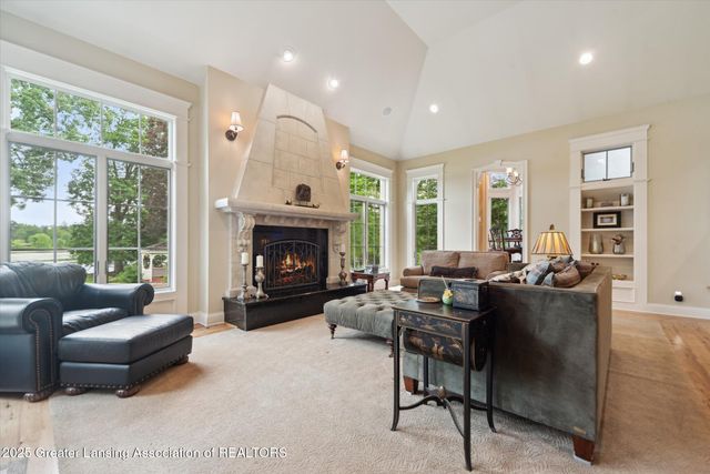 2 Locust Lane, Lansing, MI 48911