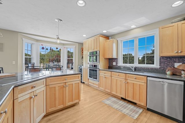 57 Perry Hill Rd, Acushnet, MA 02743